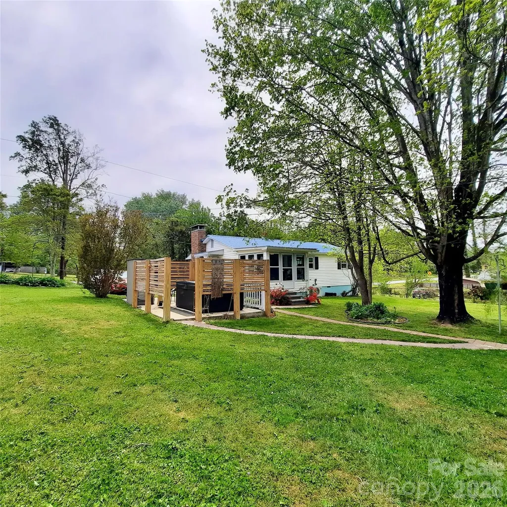 604 Substation Street Hendersonville NC 28792