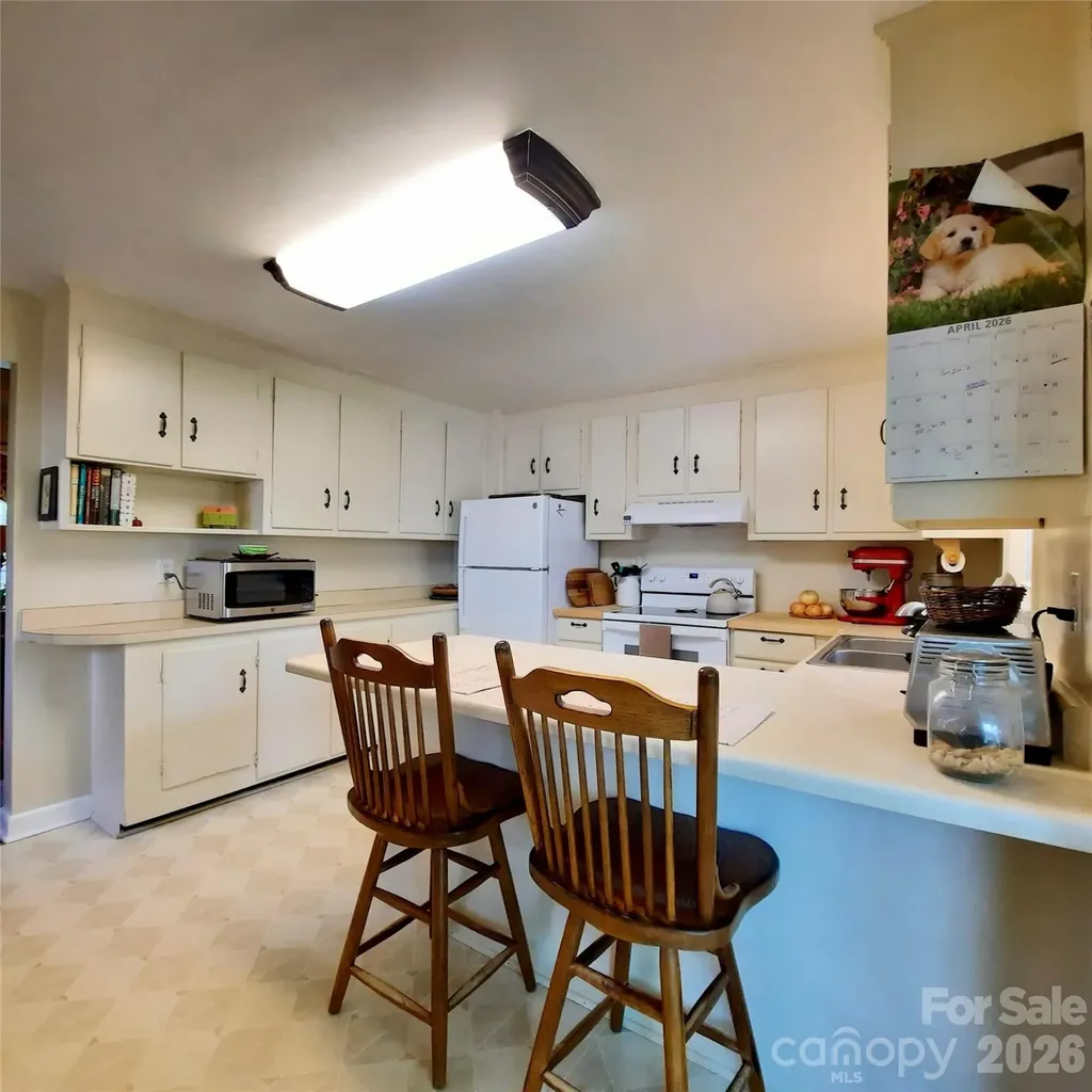604 Substation Street Hendersonville NC 28792
