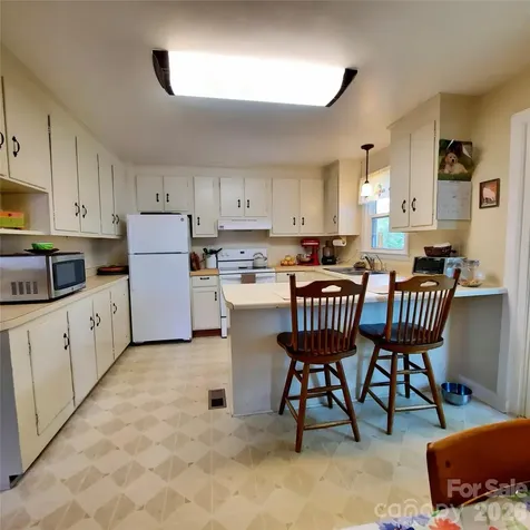 604 Substation Street Hendersonville NC 28792