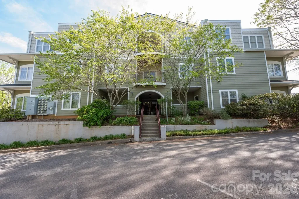 Asheville NC, 64 Clingman Avenue, Unit 202