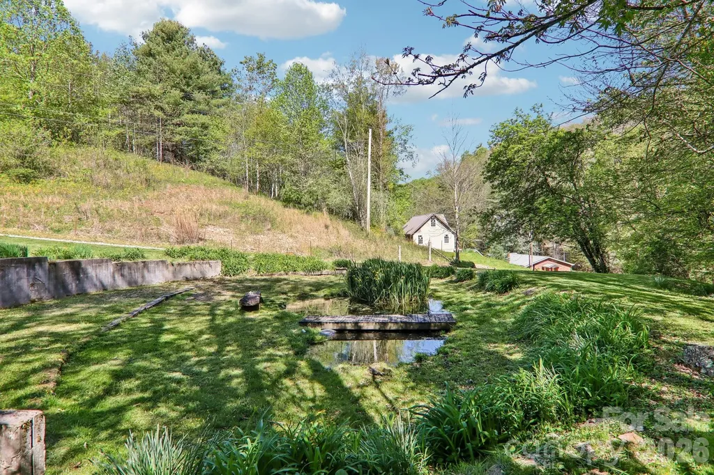 129 Cash Phillips Drive Mars Hill NC 28754