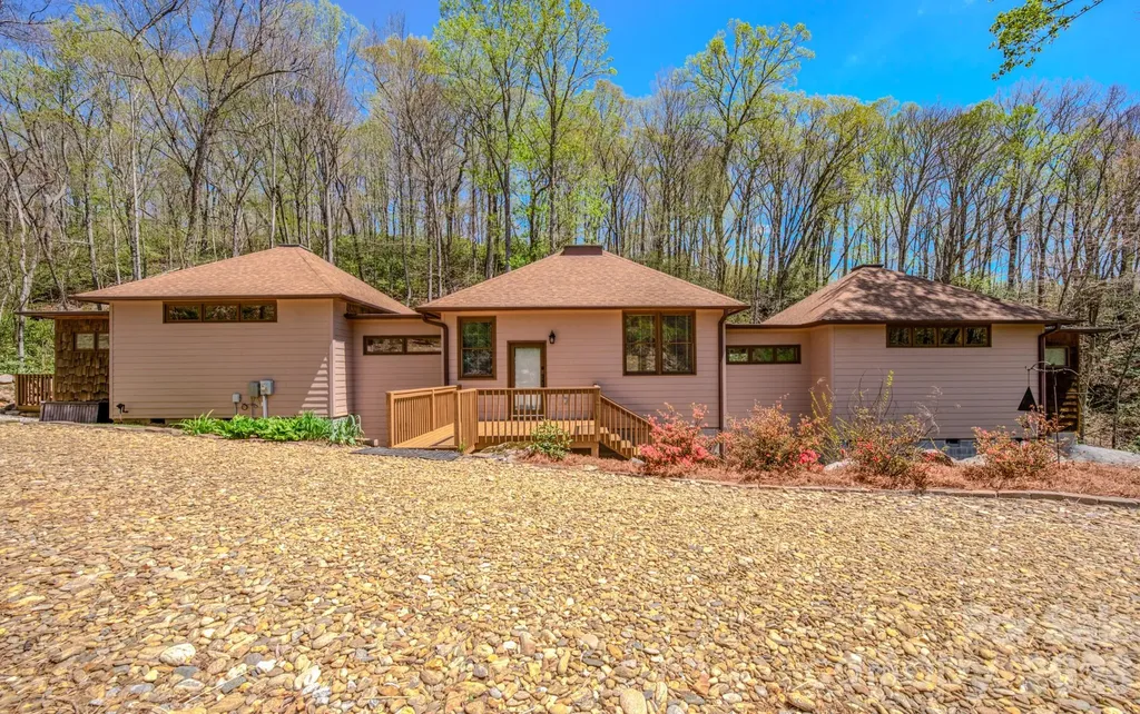 426 Cook Town Road Bakersville NC 28705