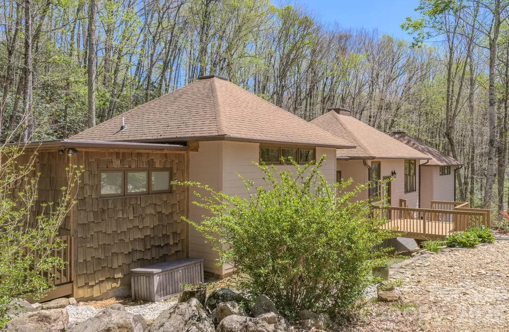426 Cook Town Road Bakersville NC 28705