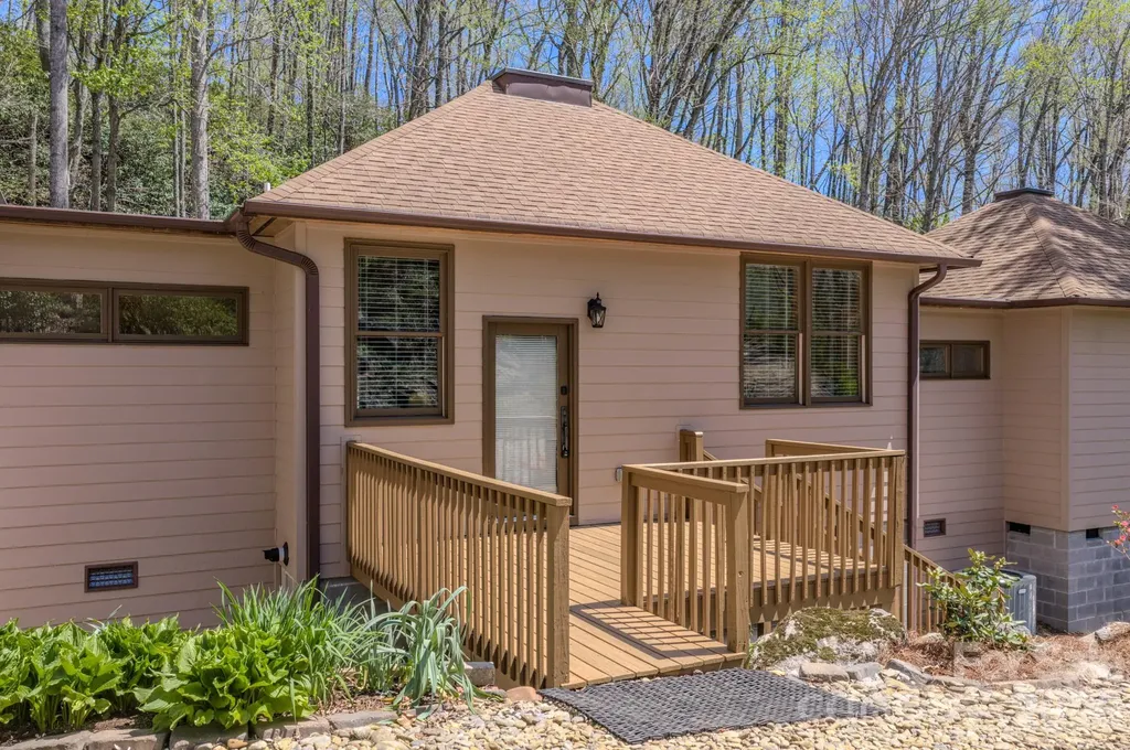 426 Cook Town Road Bakersville NC 28705