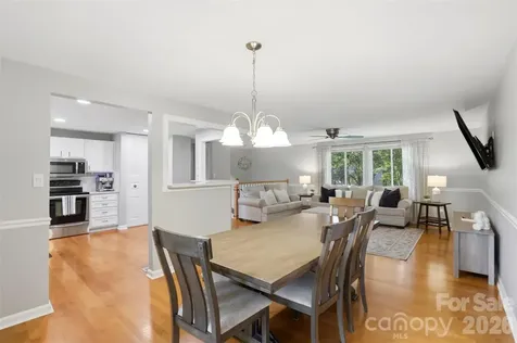 6723 Rollingridge Drive Charlotte NC 28211
