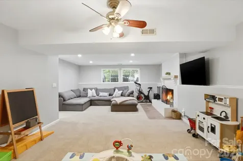 6723 Rollingridge Drive Charlotte NC 28211