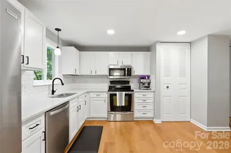 6723 Rollingridge Drive Charlotte NC 28211