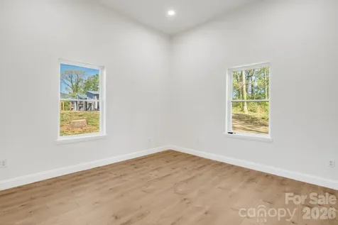 21 Oak Hill Drive Asheville NC 28806