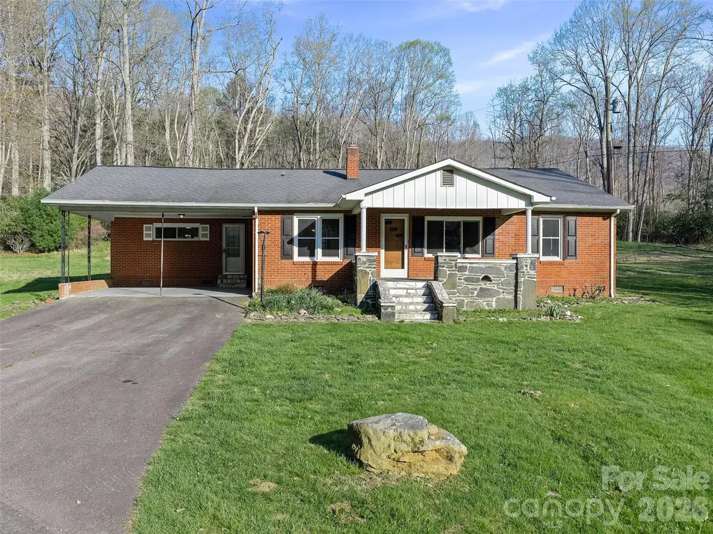 58 Possum Trot Road Bakersville NC 28705