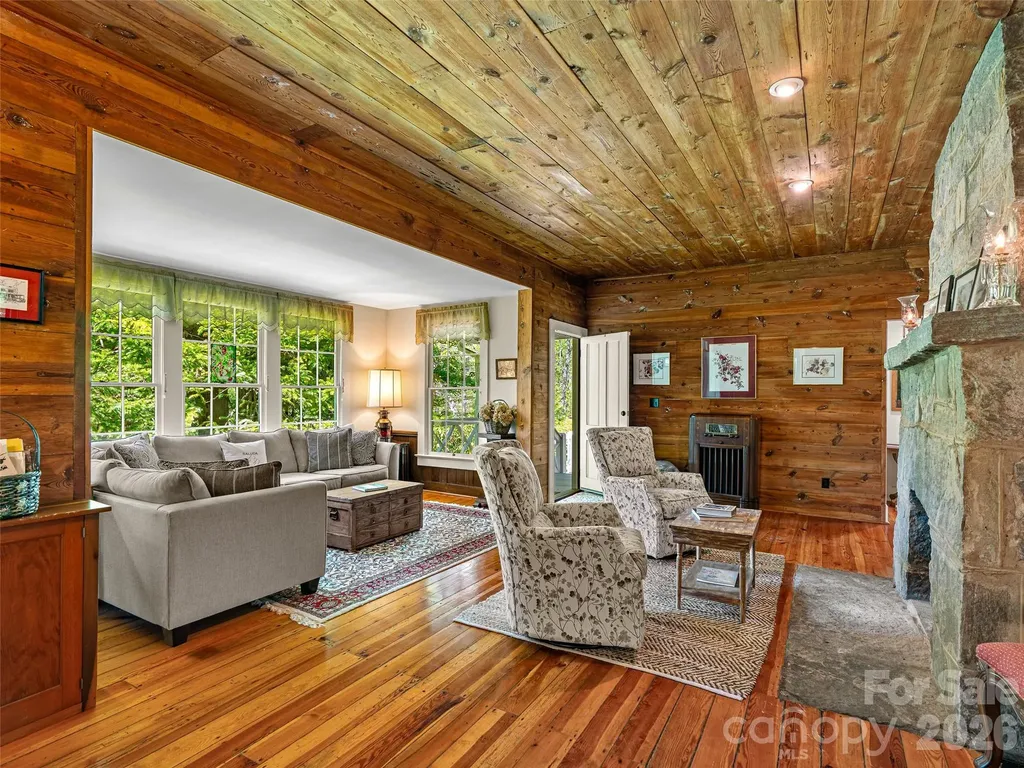 300 Ivy Terrace Drive Saluda NC 28773