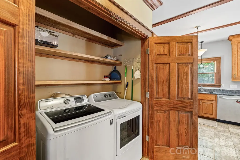 22 Pear Tree Lane Leicester NC 28748