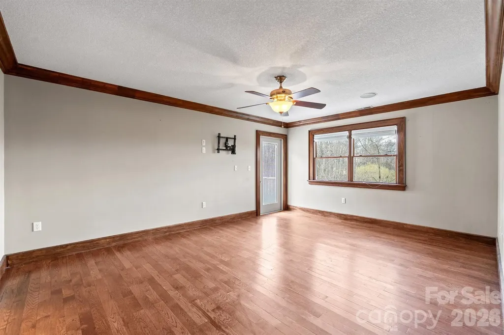 22 Pear Tree Lane Leicester NC 28748