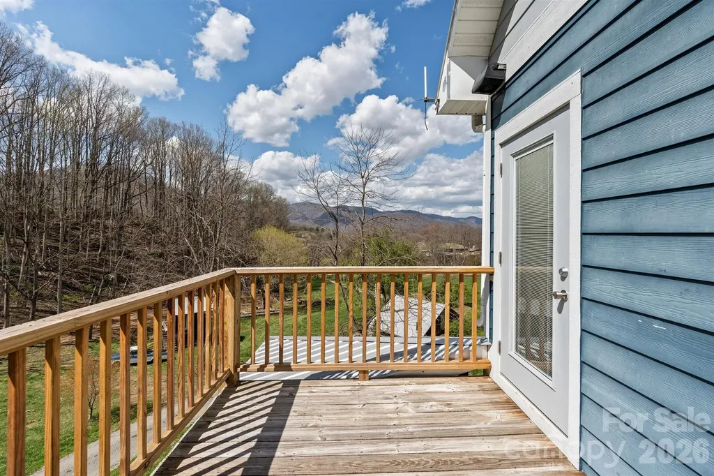 22 Pear Tree Lane Leicester NC 28748