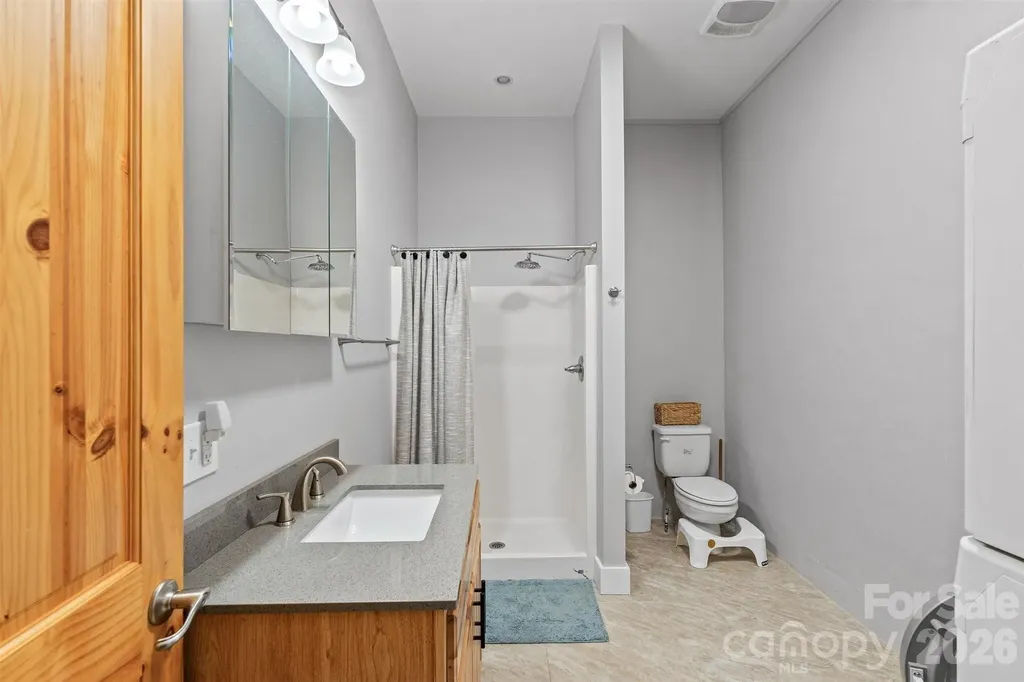 22 Pear Tree Lane Leicester NC 28748