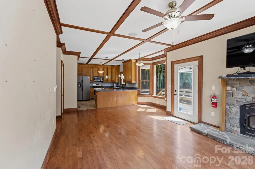 22 Pear Tree Lane Leicester NC 28748