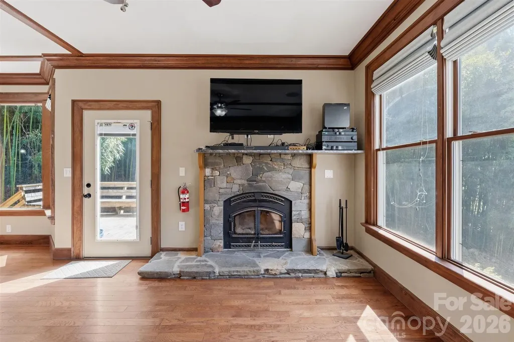 22 Pear Tree Lane Leicester NC 28748