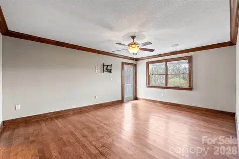 22 Pear Tree Lane Leicester NC 28748