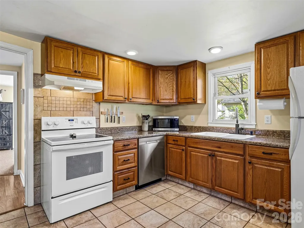 125 Lower Edgewood Road Candler NC 28715