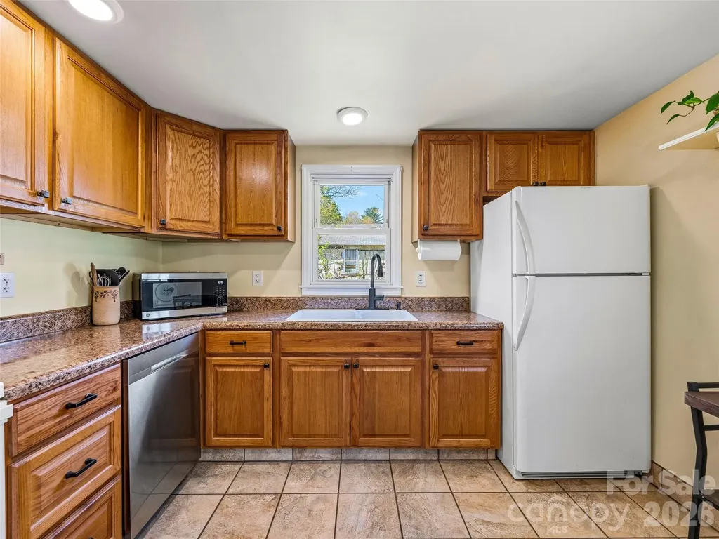 125 Lower Edgewood Road Candler NC 28715