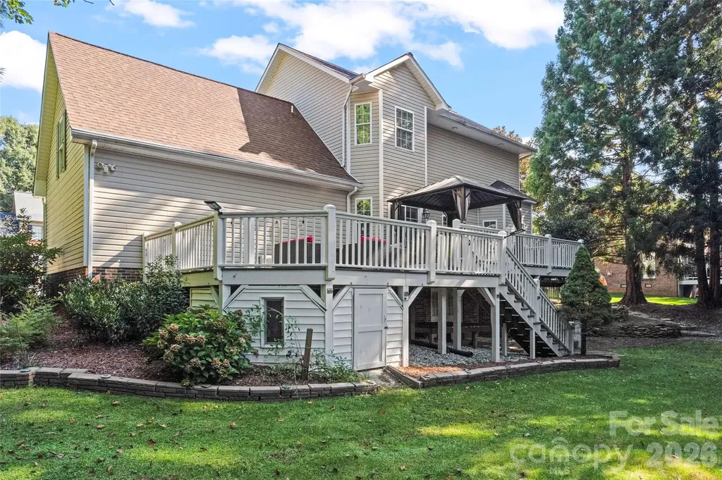 220 35th Avenue NE Hickory NC 28601