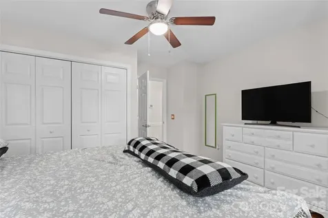 220 35th Avenue NE Hickory NC 28601