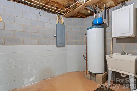 220 35th Avenue NE Hickory NC 28601