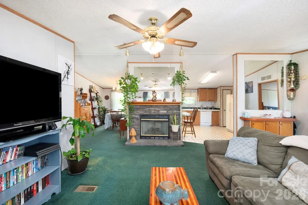 66 Green Oak Road Asheville NC 28804