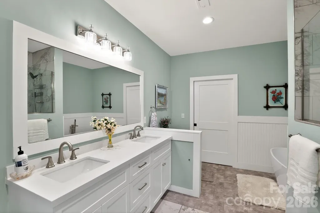 3757 Laurel Park Highway Hendersonville NC 28739