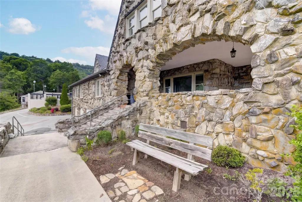 50 Cedar Drive Mills River NC 28759