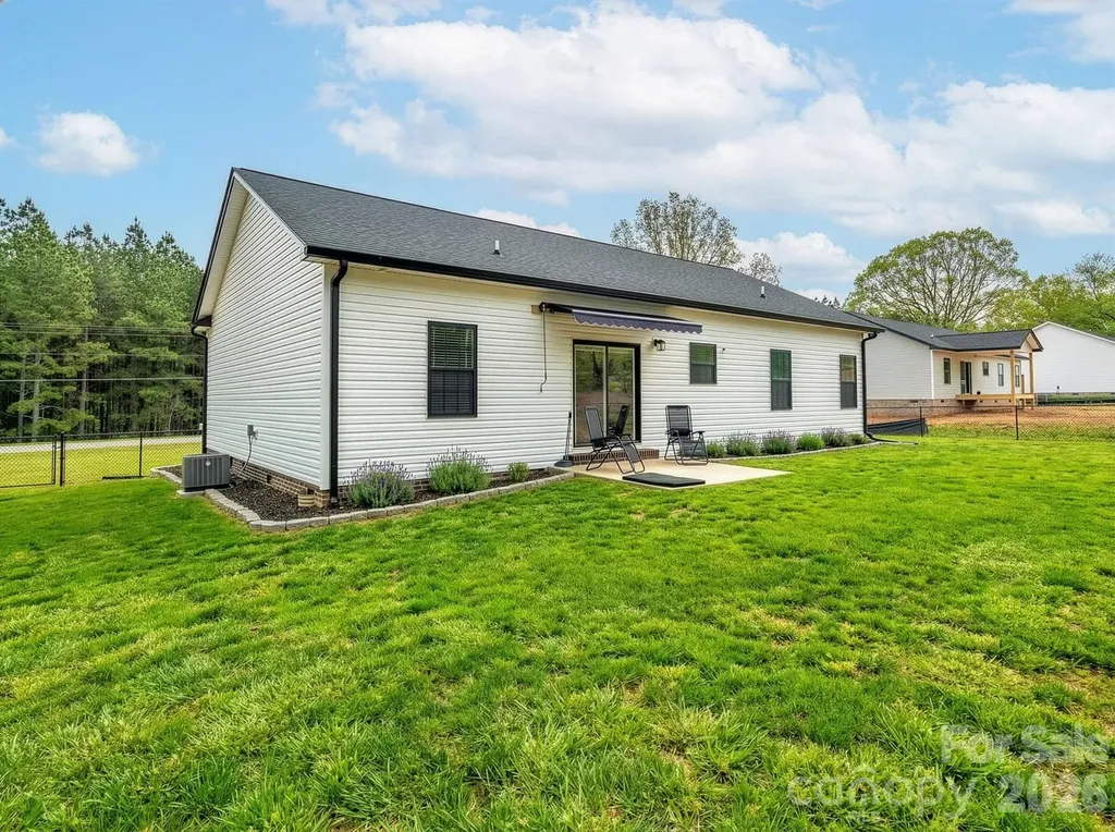 2462 Shoal Road Crouse NC 28033