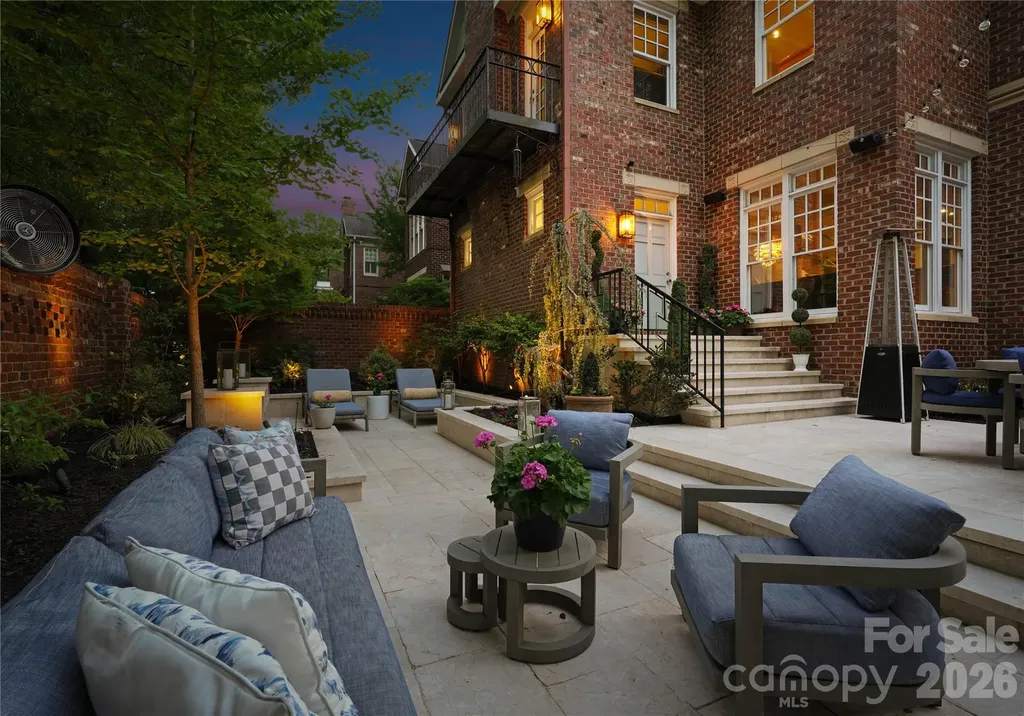 1124 Dilworth Crescent Row Charlotte NC 28203