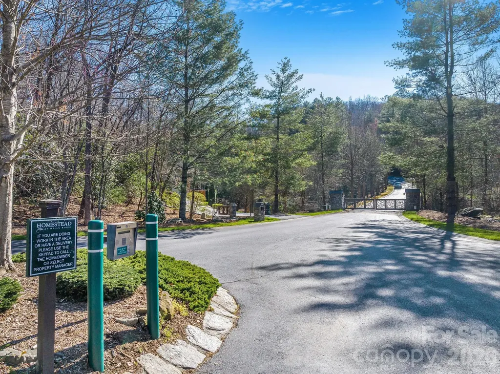 140 Woodhen Way Horse Shoe NC 28742
