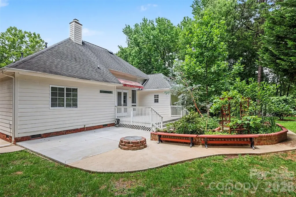 9102 Brightleaf Place Charlotte NC 28269