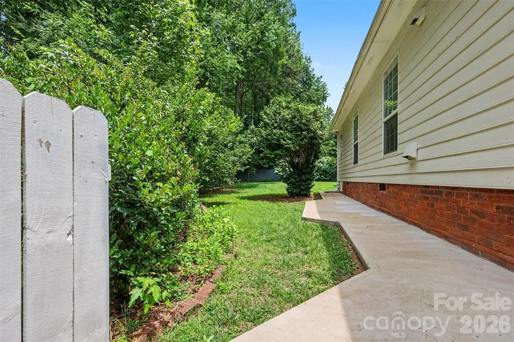9102 Brightleaf Place Charlotte NC 28269