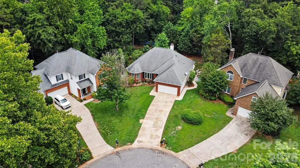 9102 Brightleaf Place Charlotte NC 28269