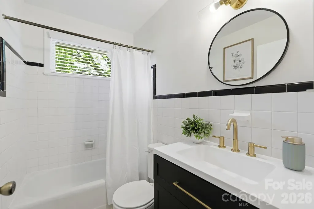 4500 Woodlark Lane Charlotte NC 28211