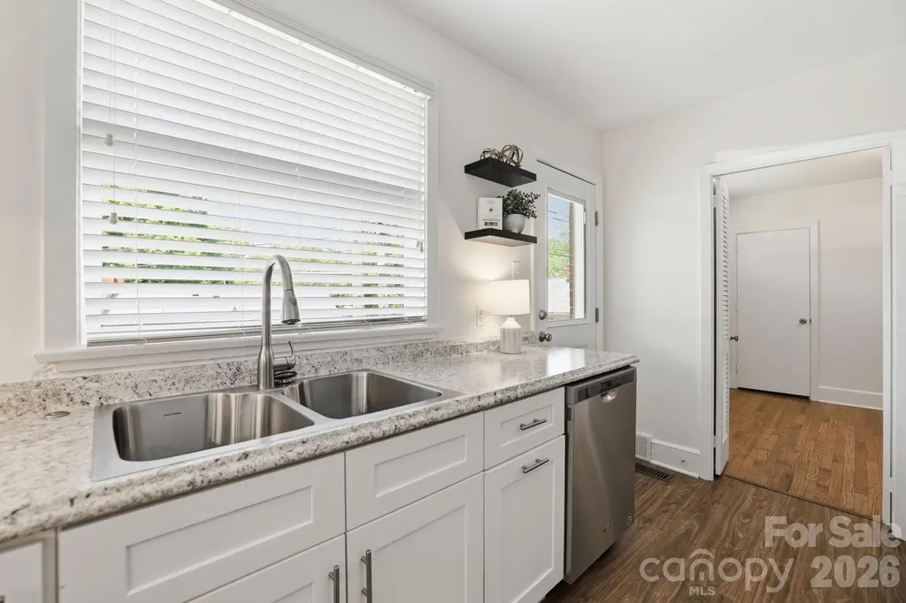 4500 Woodlark Lane Charlotte NC 28211