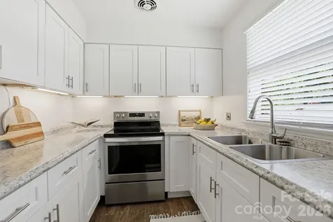 4500 Woodlark Lane Charlotte NC 28211