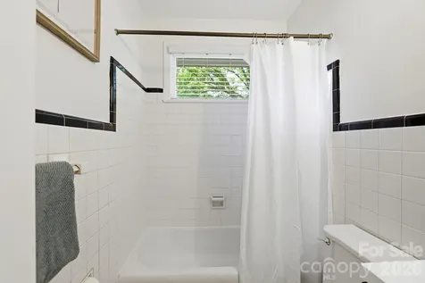 4500 Woodlark Lane Charlotte NC 28211