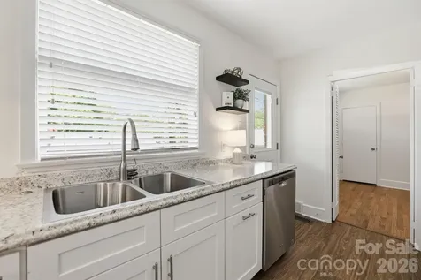 4500 Woodlark Lane Charlotte NC 28211