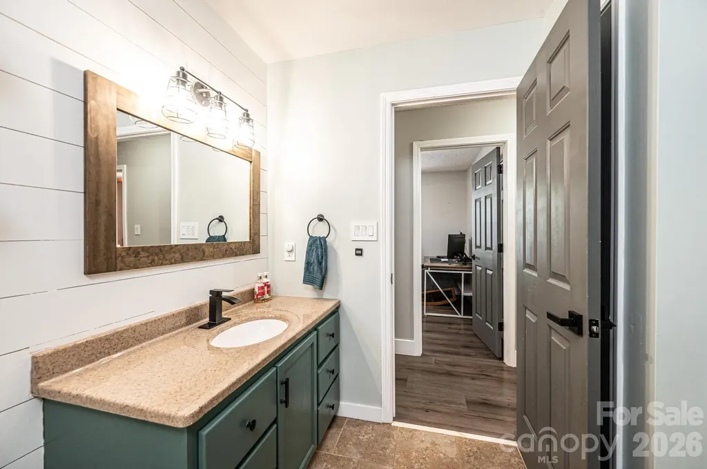 1896 Bakers Glade Lane Hickory NC 28602