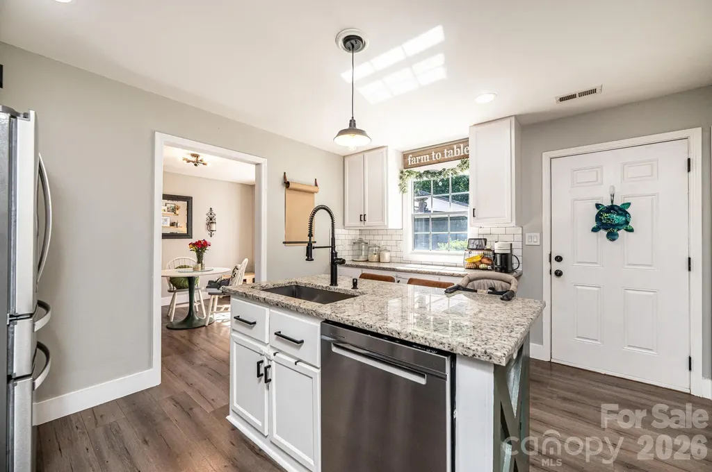 1896 Bakers Glade Lane Hickory NC 28602