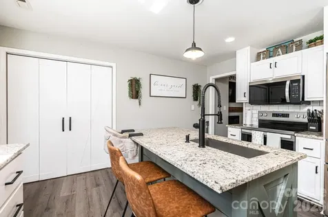 1896 Bakers Glade Lane Hickory NC 28602