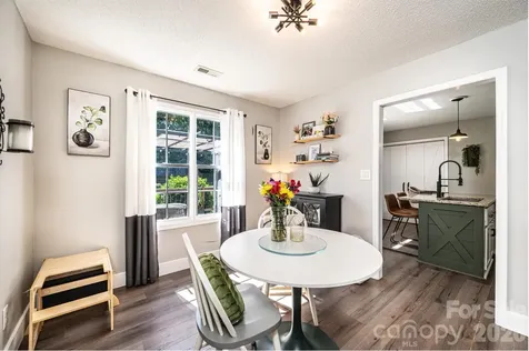 1896 Bakers Glade Lane Hickory NC 28602