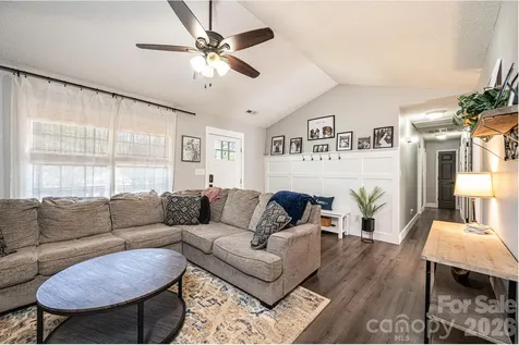 1896 Bakers Glade Lane Hickory NC 28602