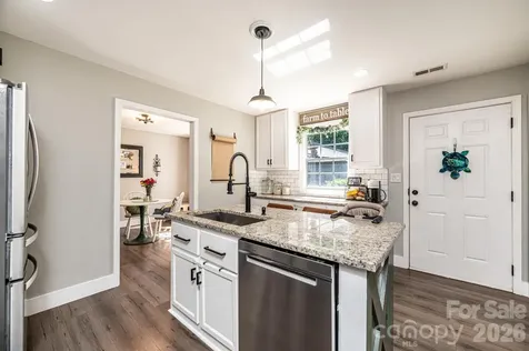 1896 Bakers Glade Lane Hickory NC 28602
