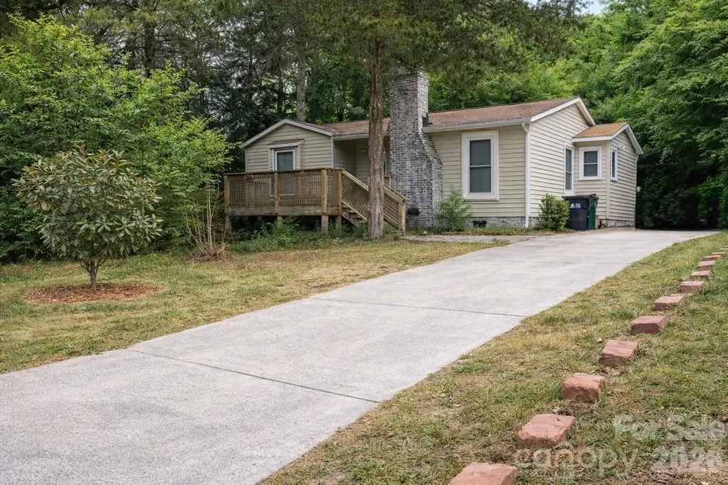 7811 Heatherdale Court Charlotte NC 28212