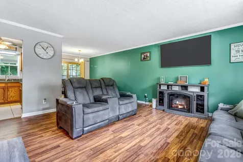 13 Spring Lake Drive Fletcher NC 28732