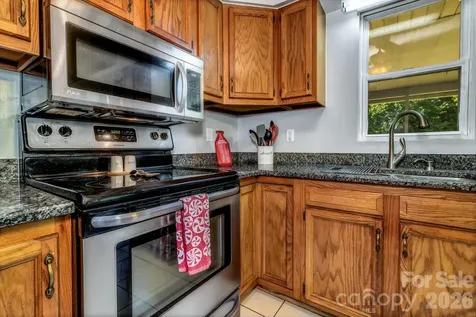 13 Spring Lake Drive Fletcher NC 28732