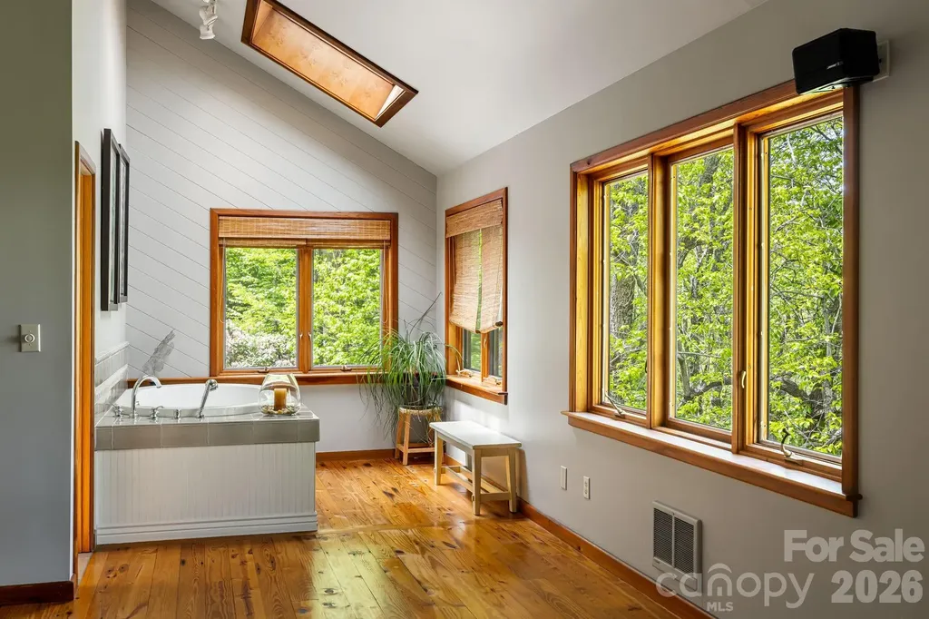 24 Smokey Road Asheville NC 28803